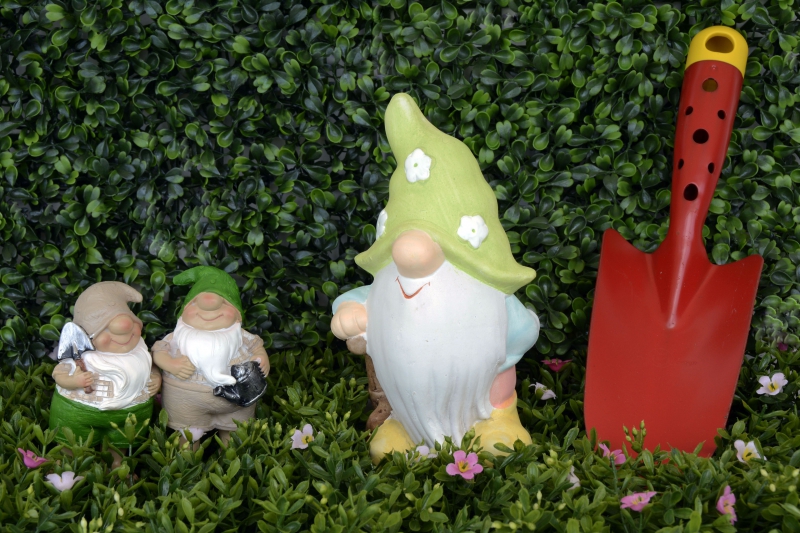 jardinerie-MALAUSSENE-min_garden-gnome-1404358